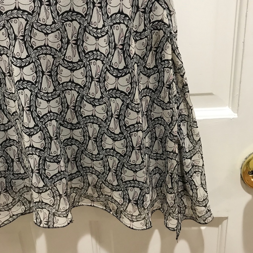 Max Studio Butterfly Patterned Ruffle Top - Picture 3 of 4